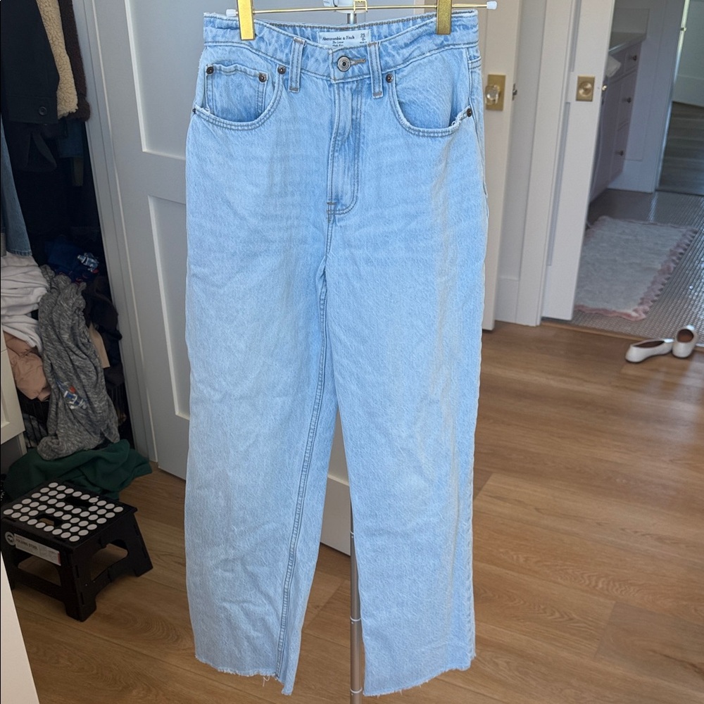 Abercrombie & Fitch Light Wash high rise loose Jeans